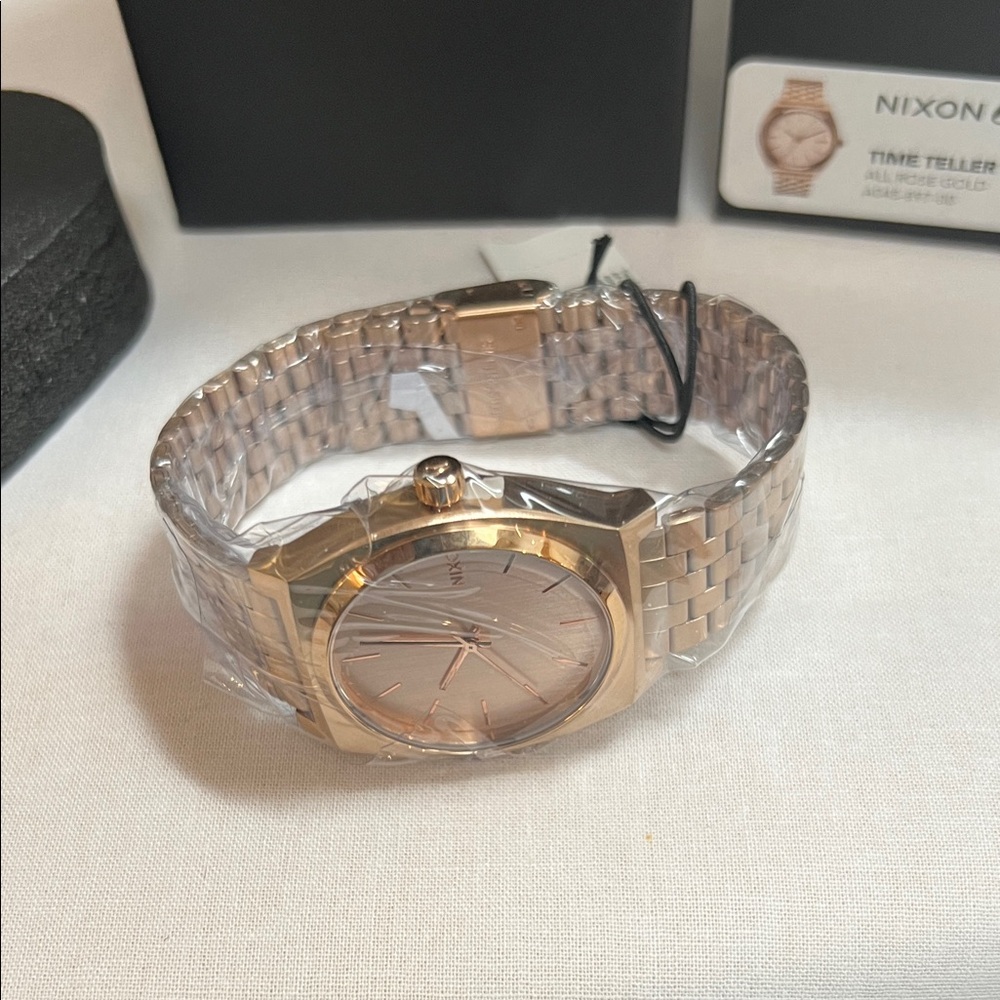 Nixon All Rose Gold Men's Watch.
Model “Time Teller” - Picture 5 of 7